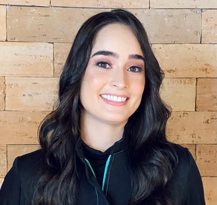 Dra. Mariana Moreno - Equipe